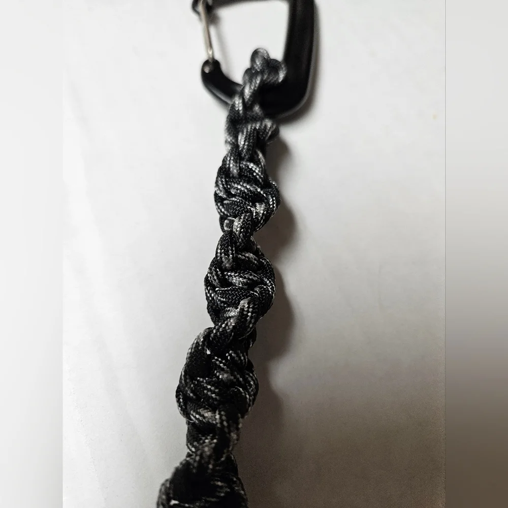 Paracord Carabiner Keychain 550 Cord Black‎ - White